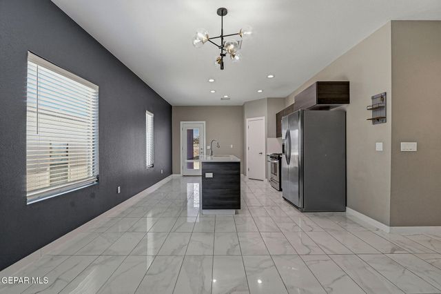 125 VIA ROJAS Drive, Horizon City, TX 79928
