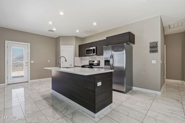 125 VIA ROJAS Drive, Horizon City, TX 79928