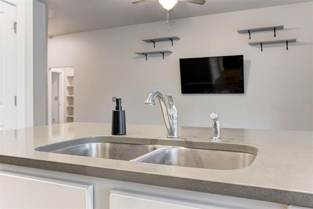 1430 Lakeview Drive, Edmond, OK 73034