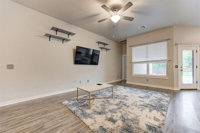 1430 Lakeview Drive, Edmond, OK 73034