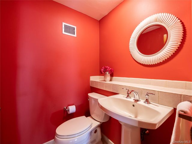 427 Ryder Road, Manhasset, NY 11030