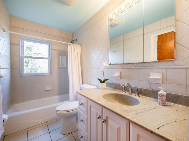 427 Ryder Road, Manhasset, NY 11030