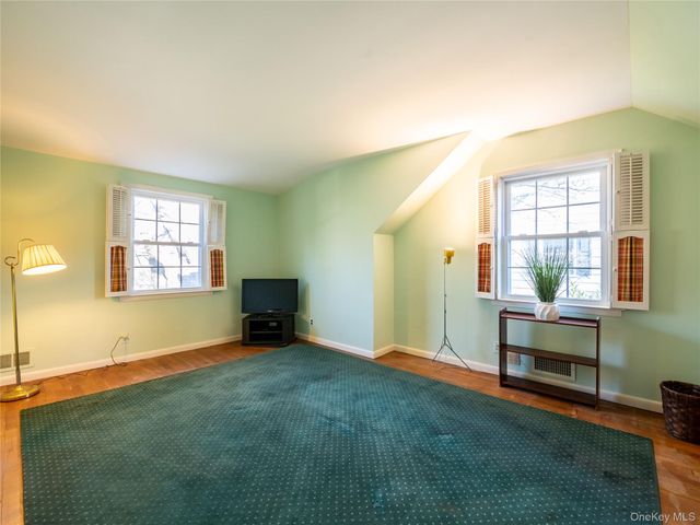 427 Ryder Road, Manhasset, NY 11030