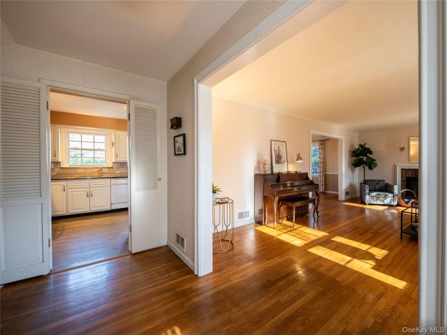 427 Ryder Road, Manhasset, NY 11030