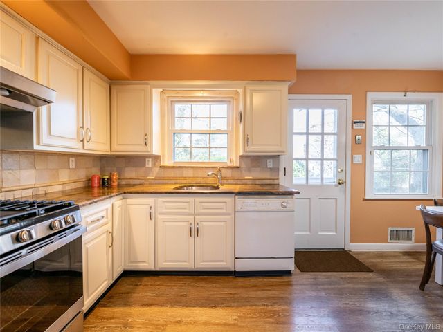 427 Ryder Road, Manhasset, NY 11030