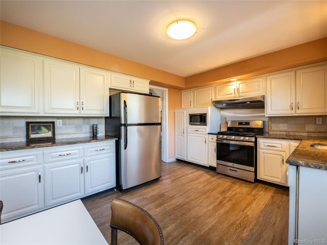 427 Ryder Road, Manhasset, NY 11030