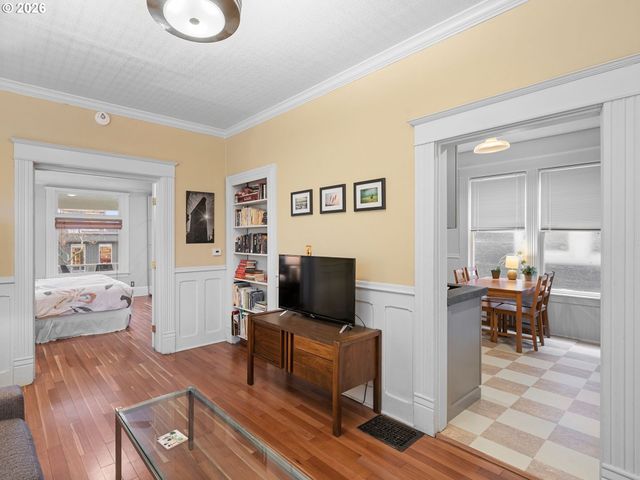 2712 Se ASH St, Portland, OR 97214