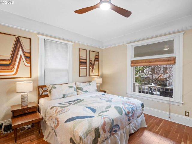 2712 Se ASH St, Portland, OR 97214