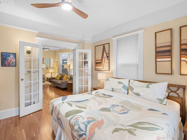 2712 Se ASH St, Portland, OR 97214