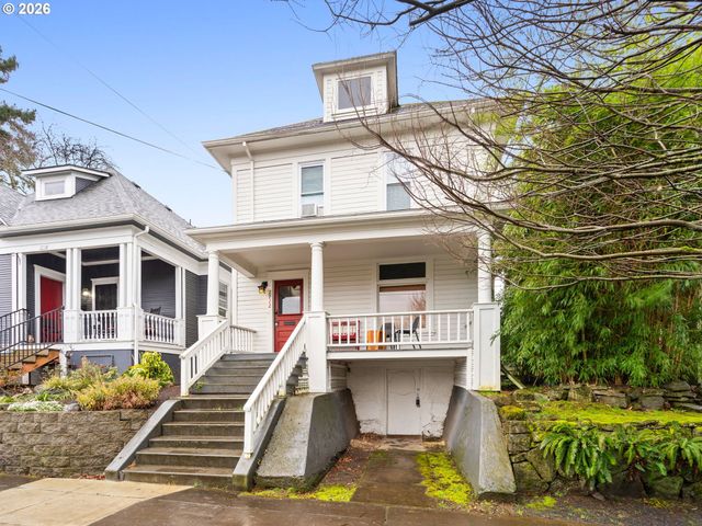 2712 Se ASH St, Portland, OR 97214