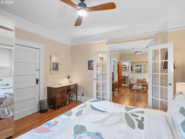 2712 Se ASH St, Portland, OR 97214