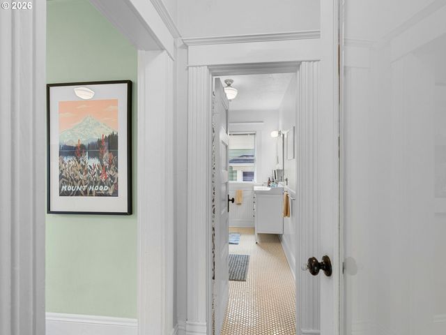 2712 Se ASH St, Portland, OR 97214