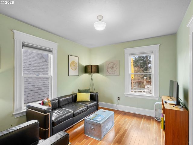 2712 Se ASH St, Portland, OR 97214