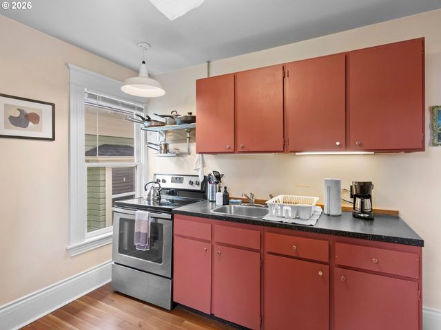 2712 Se ASH St, Portland, OR 97214