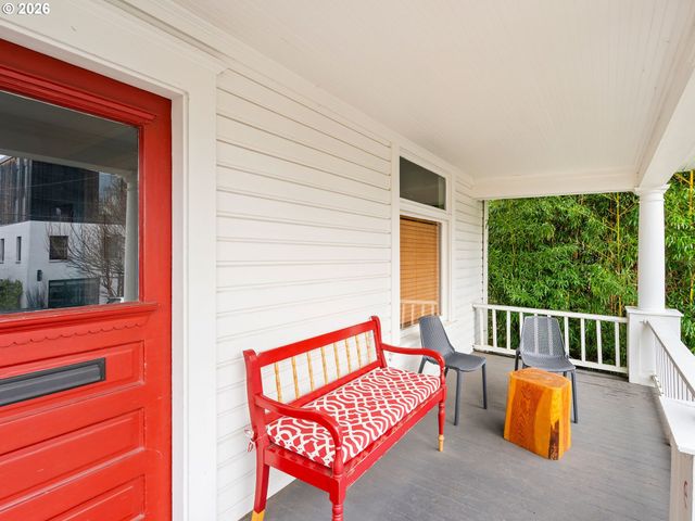 2712 Se ASH St, Portland, OR 97214