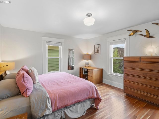 2712 Se ASH St, Portland, OR 97214