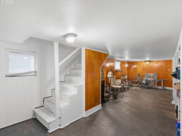 2712 Se ASH St, Portland, OR 97214