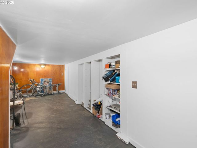 2712 Se ASH St, Portland, OR 97214