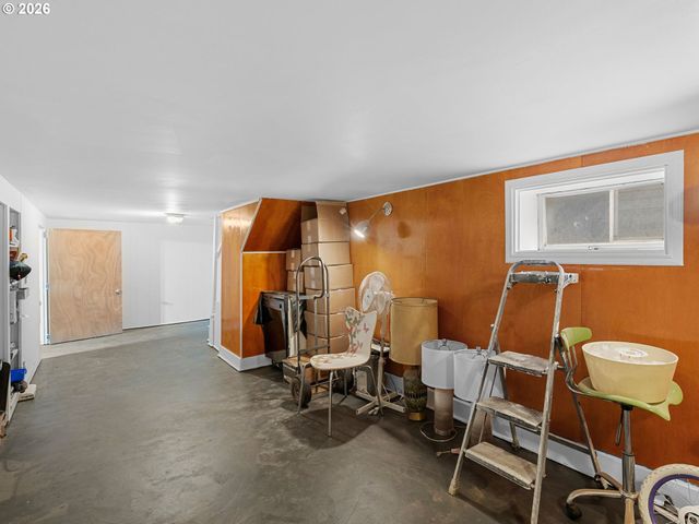 2712 Se ASH St, Portland, OR 97214