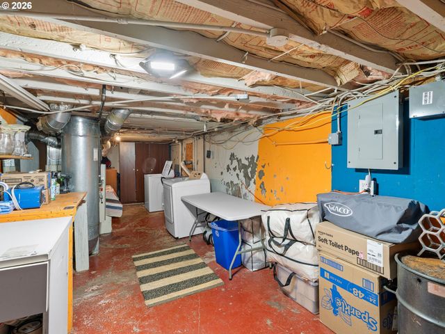 2712 Se ASH St, Portland, OR 97214