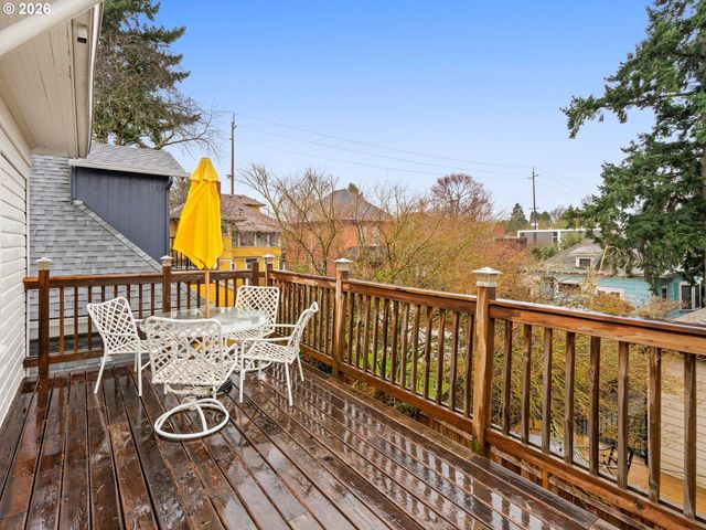 2712 Se ASH St, Portland, OR 97214