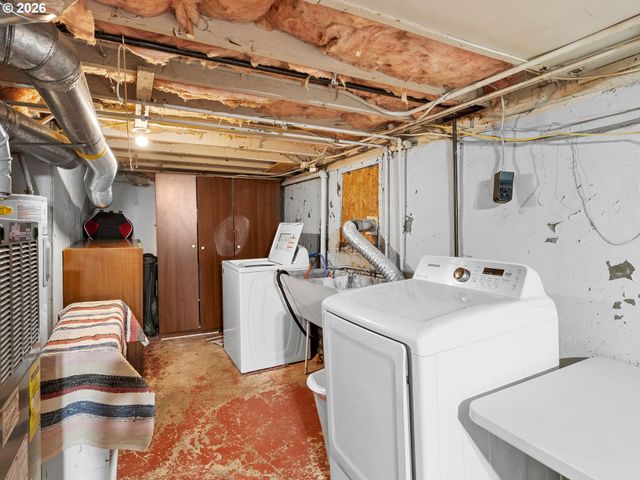 2712 Se ASH St, Portland, OR 97214