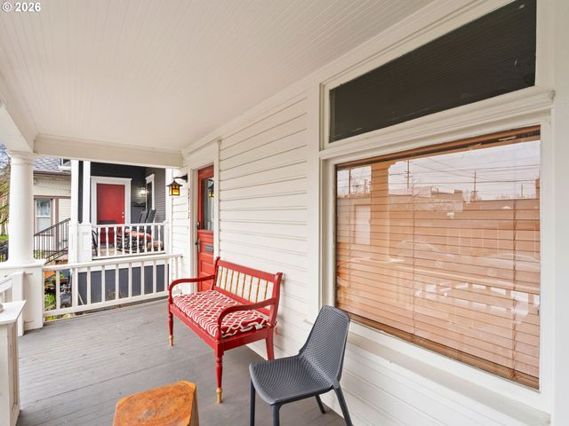 2712 Se ASH St, Portland, OR 97214