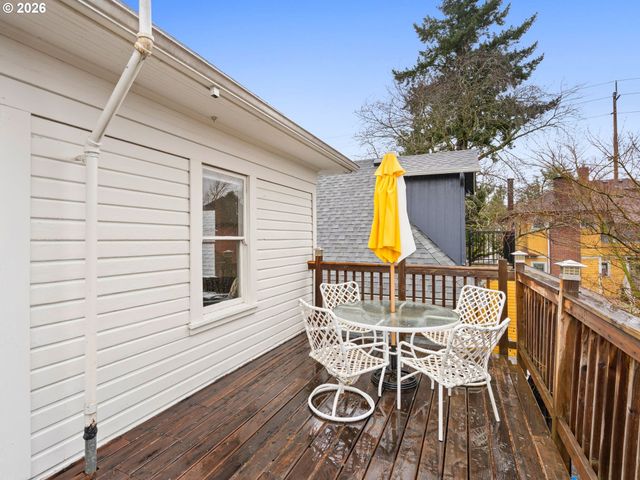 2712 Se ASH St, Portland, OR 97214