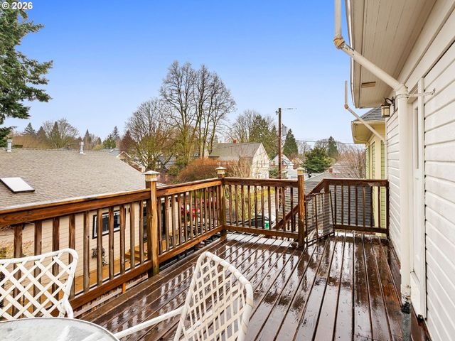 2712 Se ASH St, Portland, OR 97214