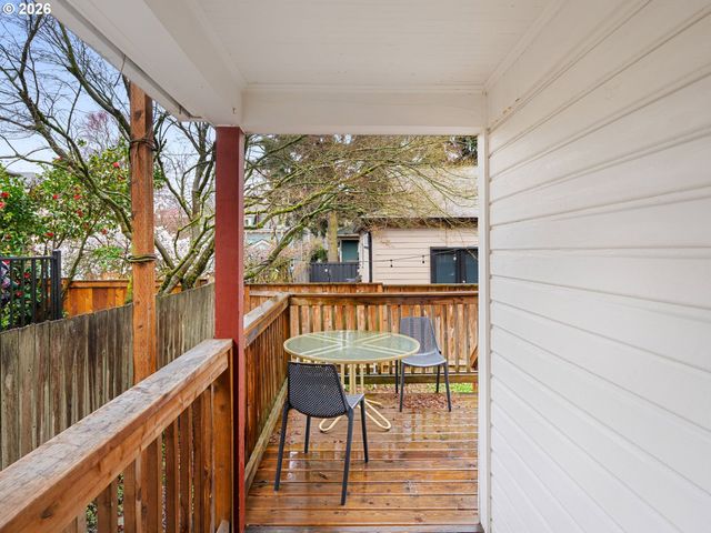 2712 Se ASH St, Portland, OR 97214