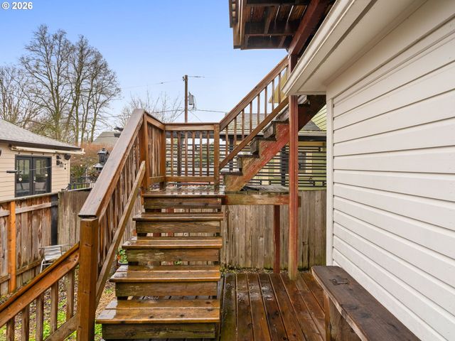 2712 Se ASH St, Portland, OR 97214