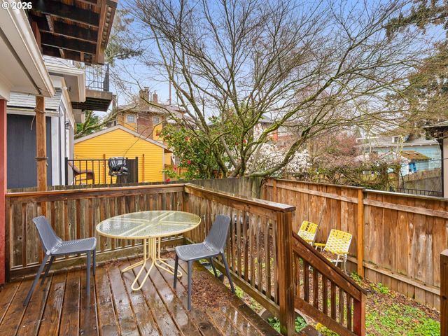 2712 Se ASH St, Portland, OR 97214