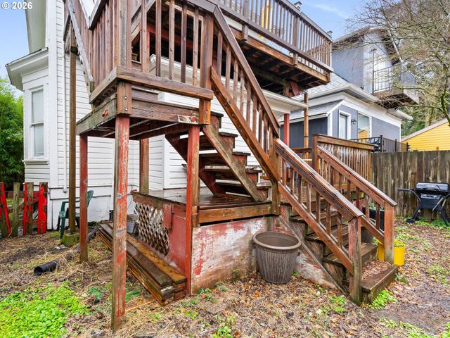 2712 Se ASH St, Portland, OR 97214