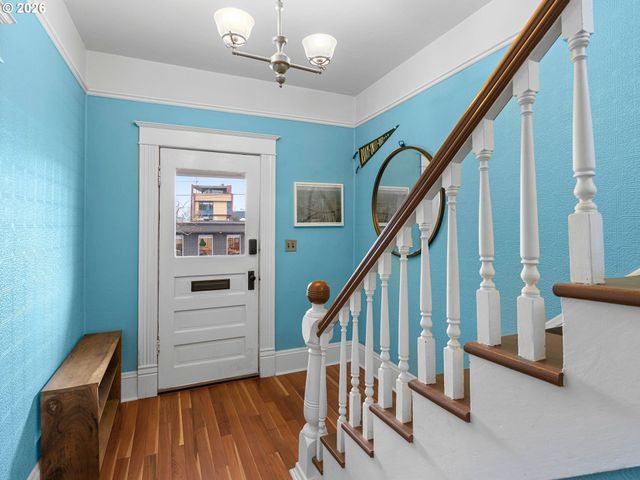 2712 Se ASH St, Portland, OR 97214