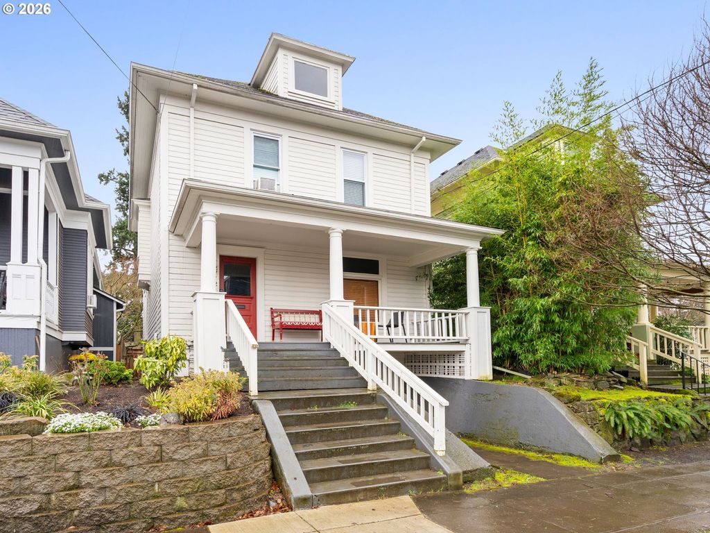 2712 Se ASH St, Portland, OR 97214