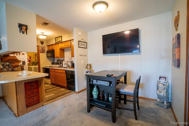 1335 Harbour Blvd 89, Trenton, MI 48183