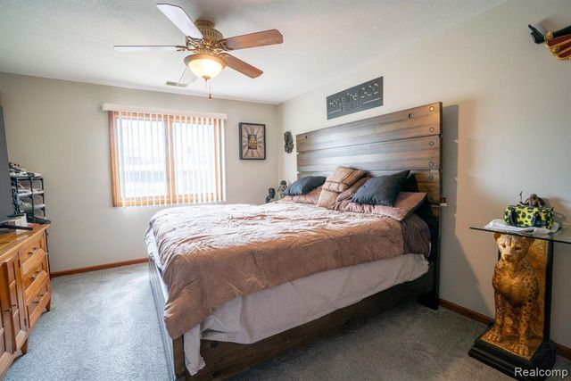 1335 Harbour Blvd 89, Trenton, MI 48183