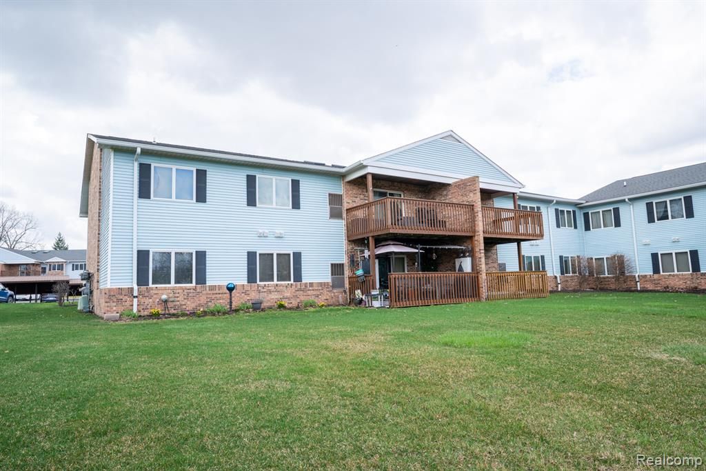 1335 Harbour Blvd 89, Trenton, MI 48183