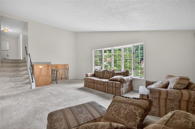 3808 Edinburg Dr, Murrysville, PA 15668