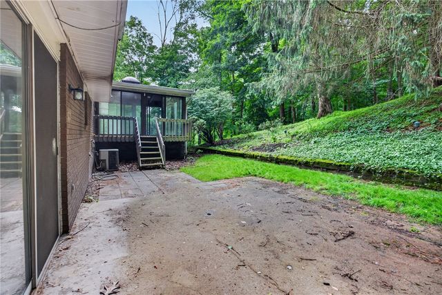 3808 Edinburg Dr, Murrysville, PA 15668