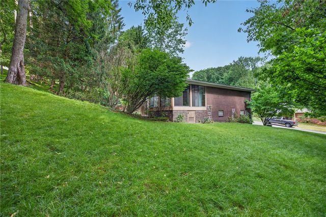 3808 Edinburg Dr, Murrysville, PA 15668