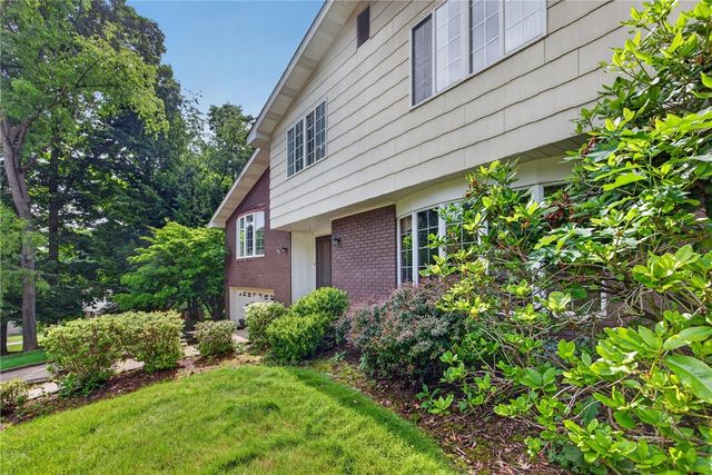 3808 Edinburg Dr, Murrysville, PA 15668