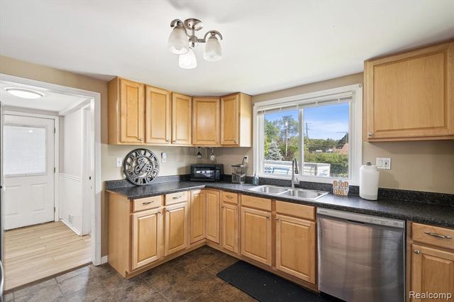 18849 Delaware Avenue, Redford, MI 48240