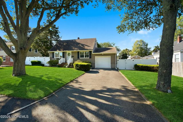 1 Fairway Drive, Toms River, NJ 08753