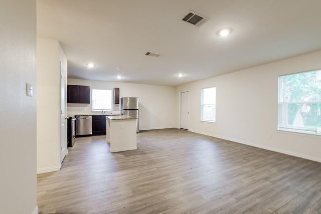 8213 Linda Vista Road, Houston, TX 77028