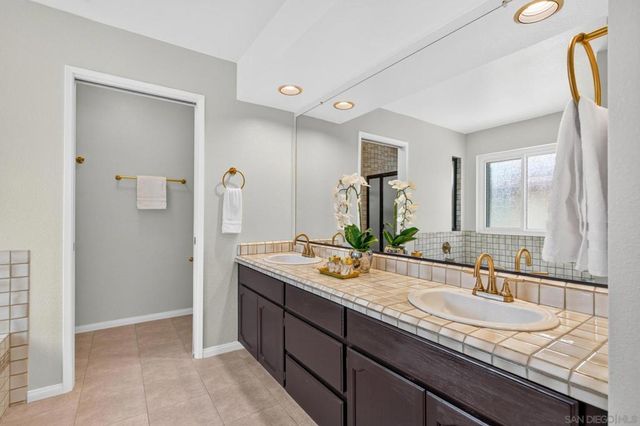 13056 Triumph, Poway, CA 92064
