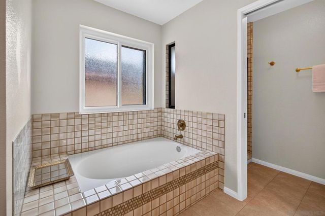 13056 Triumph, Poway, CA 92064