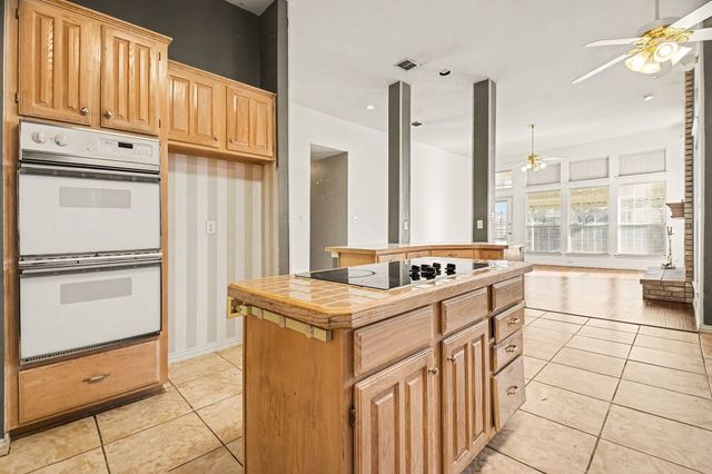 1005 Creek Bnd, Carrollton, TX 75007