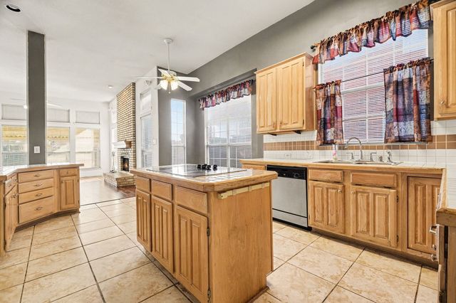 1005 Creek Bnd, Carrollton, TX 75007