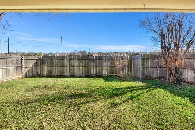 1005 Creek Bnd, Carrollton, TX 75007